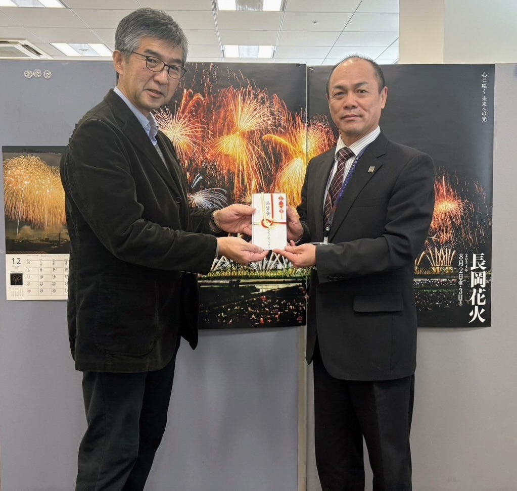 長岡産コシヒカリ「金匠」と長岡花火ロゴ